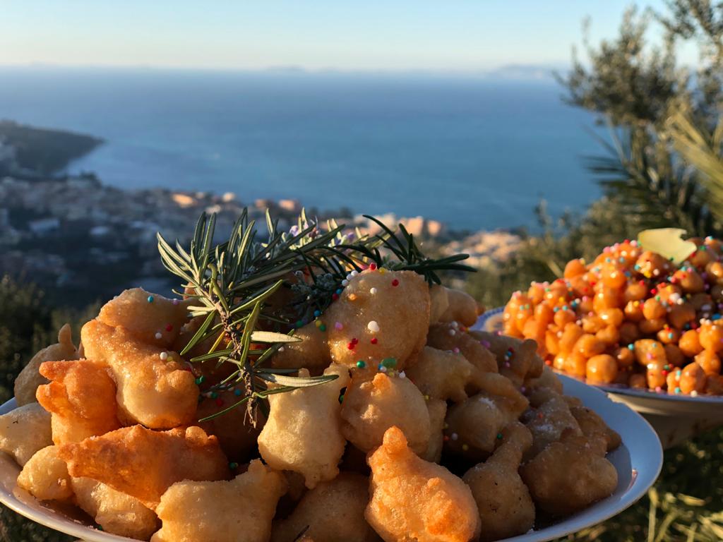 zeppole e struffoli dolci di Natale about Sorrento