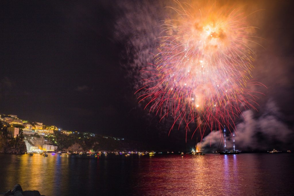 Fuochi d'artificio di capodanno about Sorrento