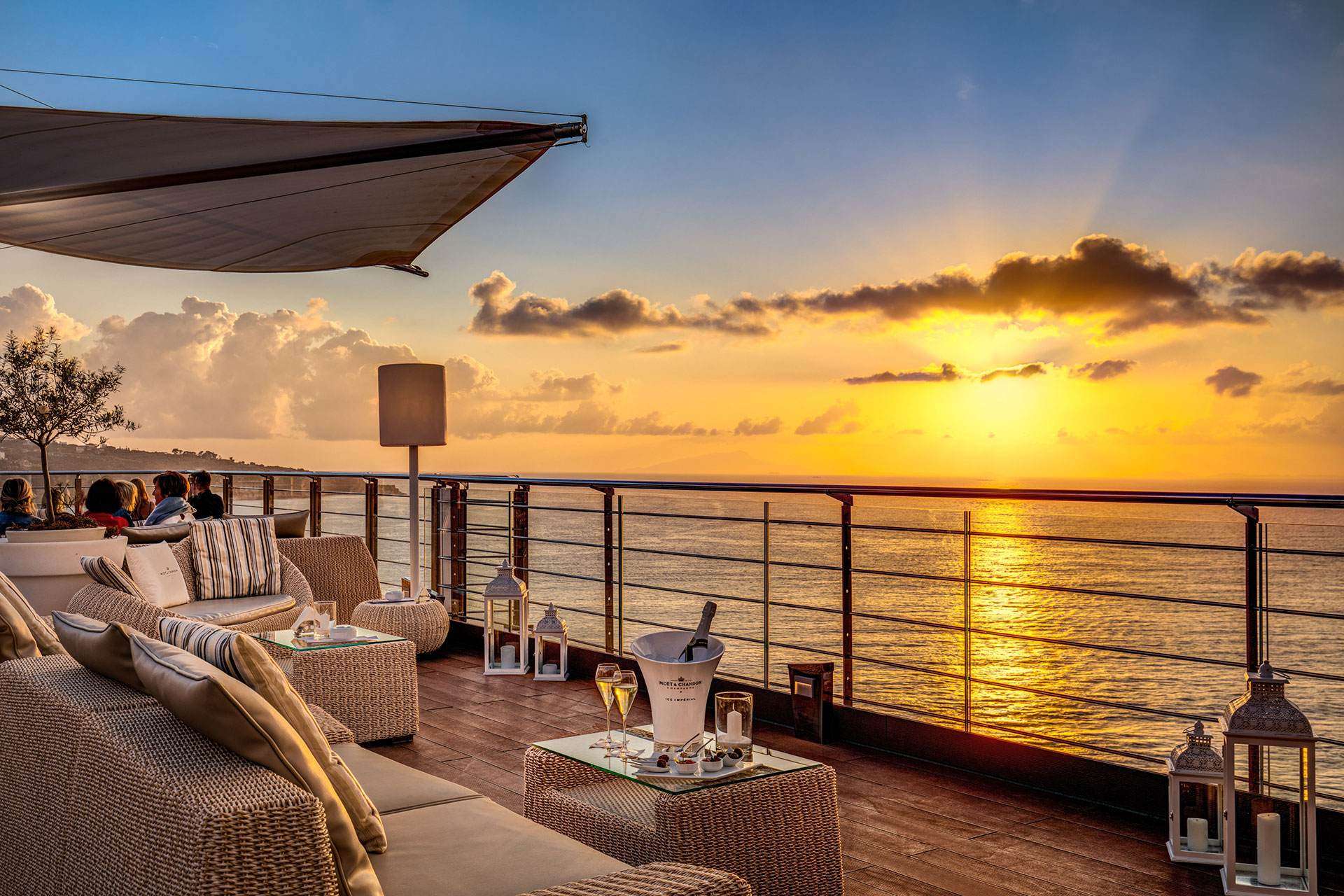 Aperitivo a Sorrento: Vista Sky Bar dell’Hotel Mediterraneo