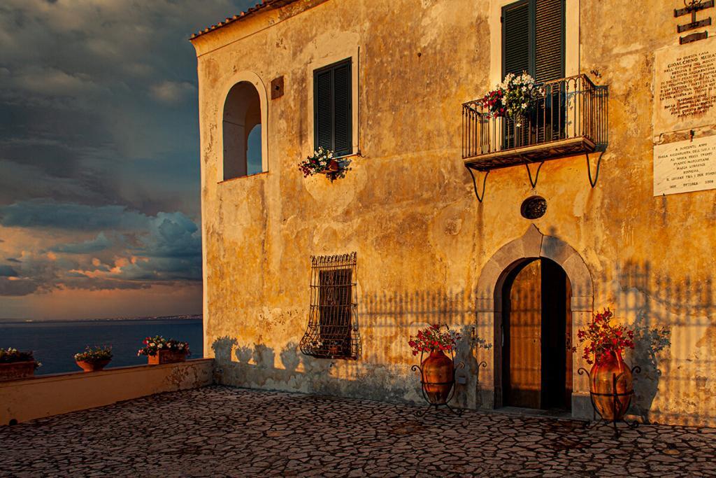 9 settembre VILLA Murat Massa Lubrense di Giuseppe Vinaccia Calendario about Sorrento 2022