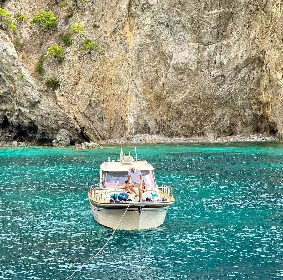Tour in barca a Punta Campanella: 10 tappe tra le meraviglie dell’Area Marina Protetta