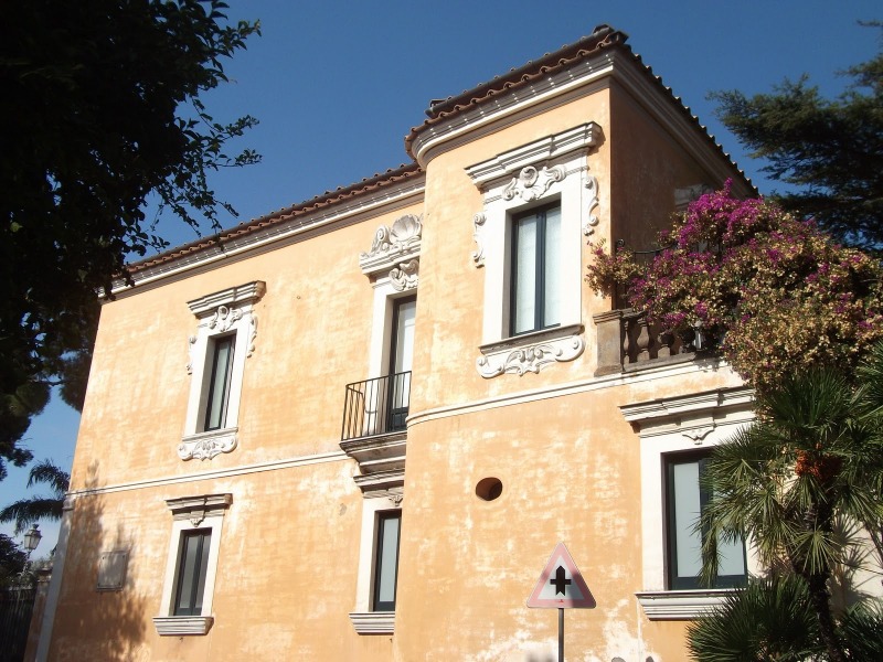 Writers of Sorrento: Poetry ekes out of Sorrento’s very bones